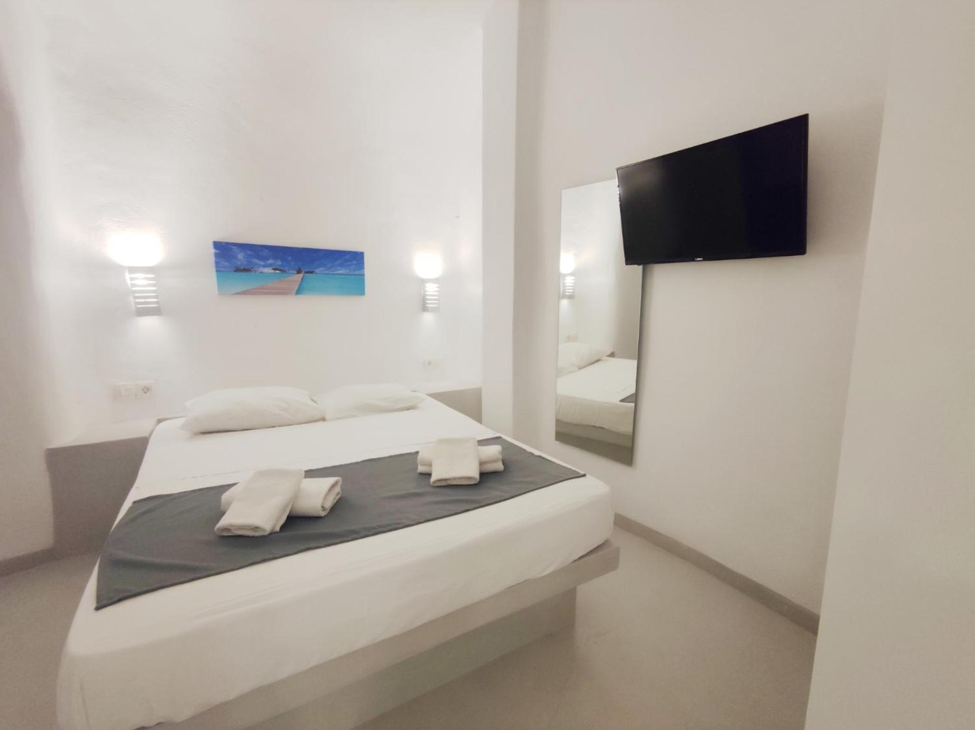 Low Cost Fira Center Rooms Zewnętrze zdjęcie